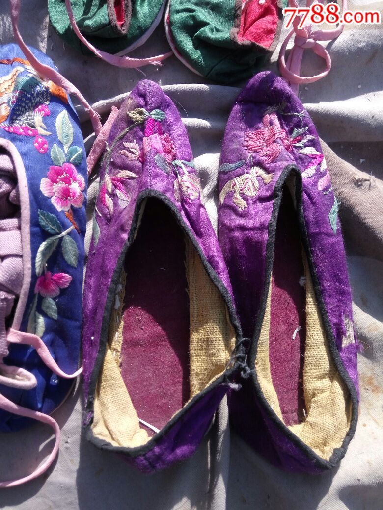 三双半三寸金莲绣花鞋