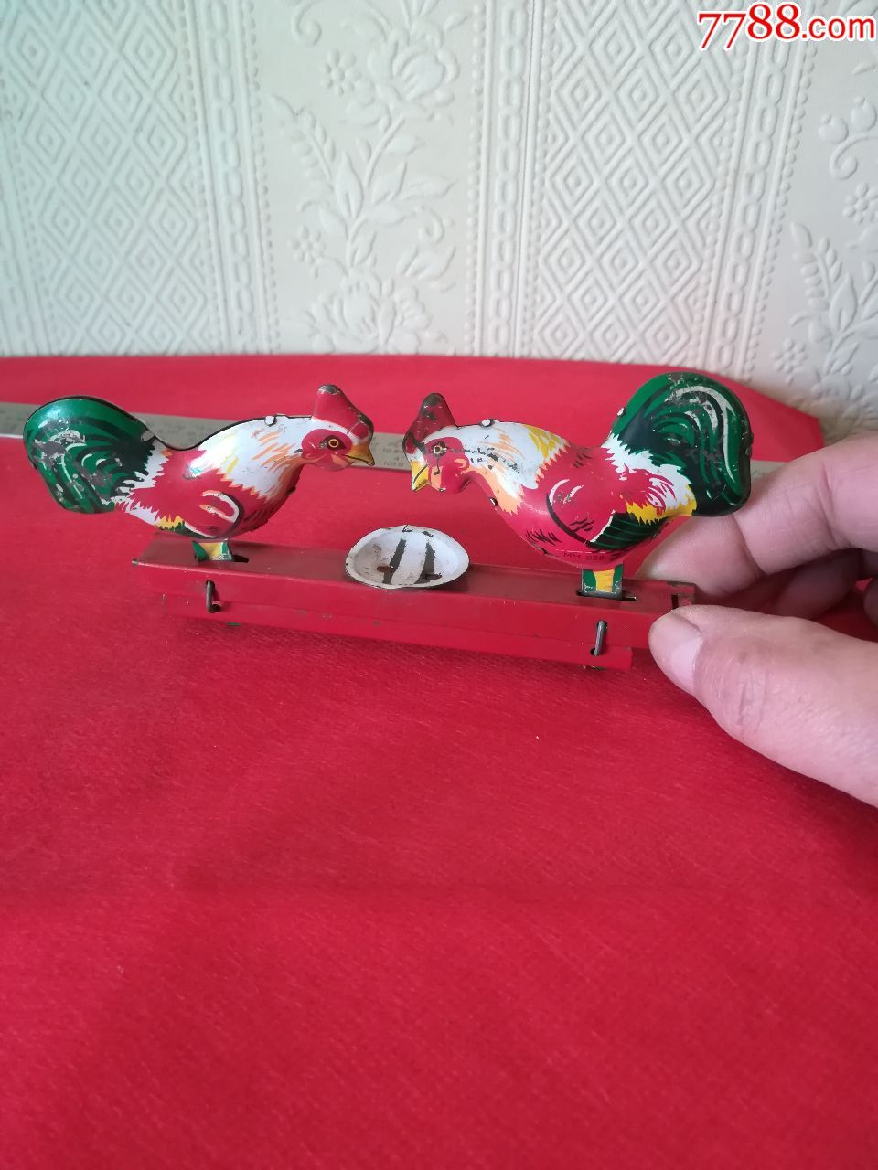 小鸡吃米_铁皮玩具_第1张