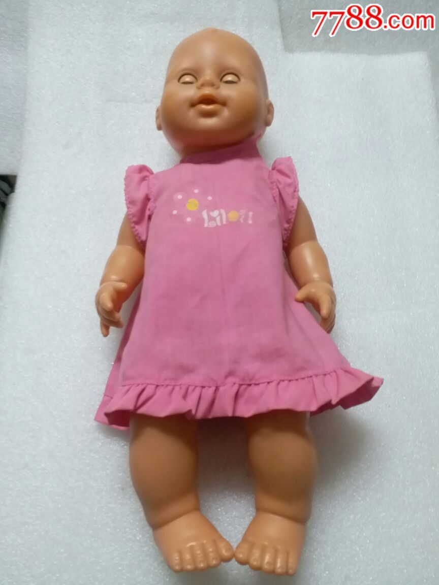 皮娃娃,衣服有点破损