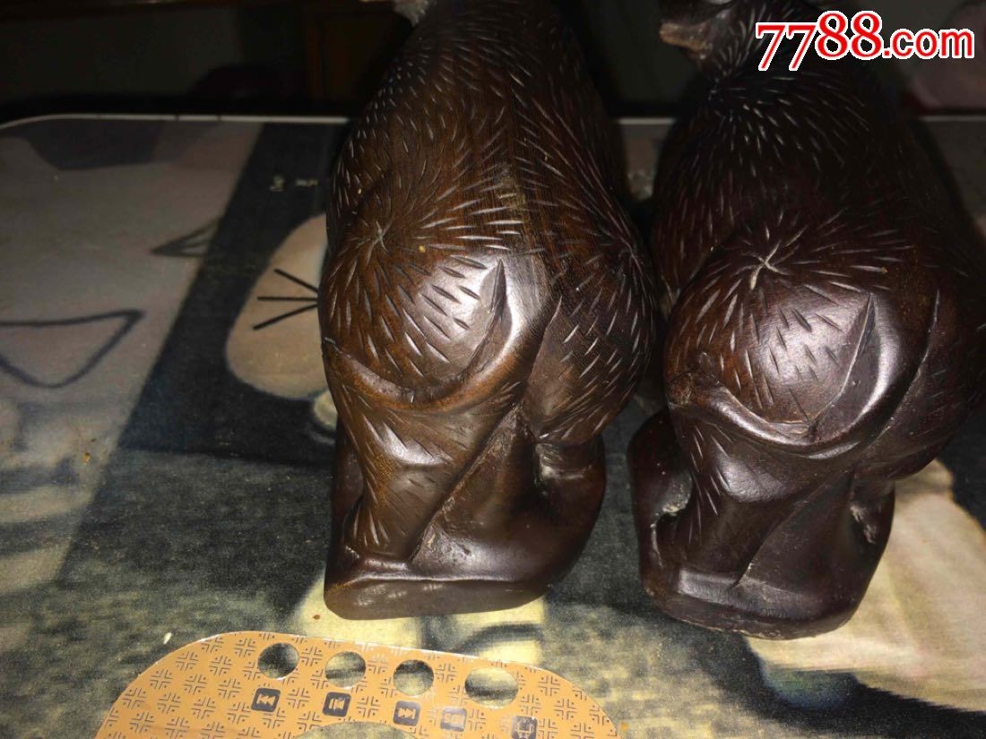 老雕件牛摆件一对有一只牛角有问题