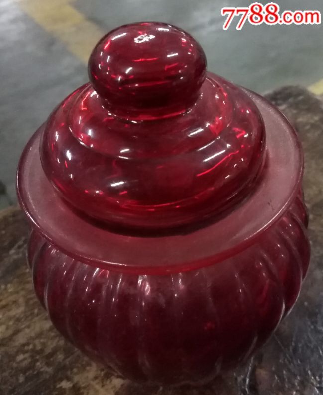 红玻璃瓜棱茶叶罐