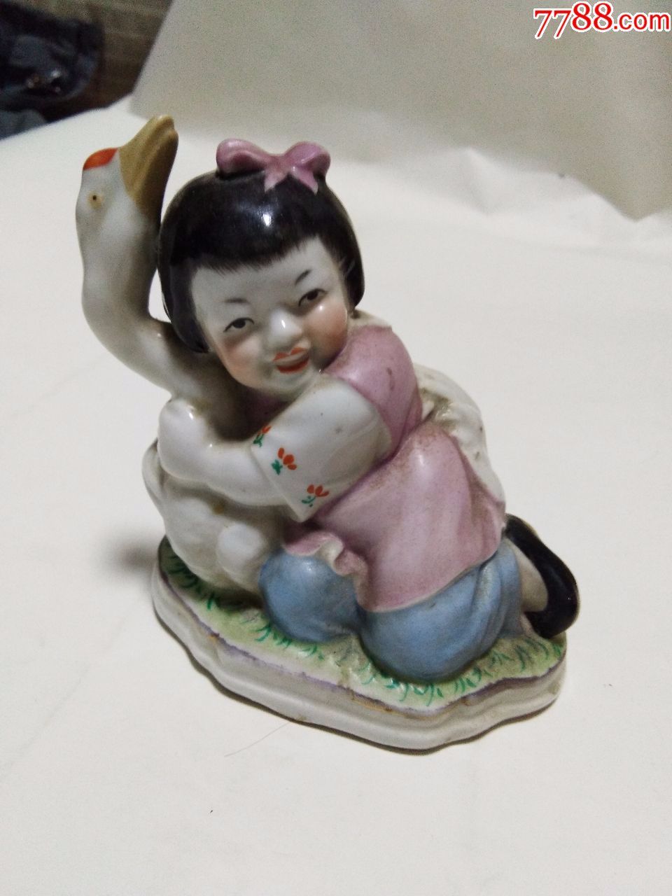 小女孩抱鹅(高约12.5公分)