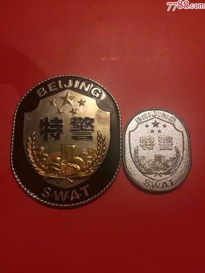 特警臂章纪念摆件