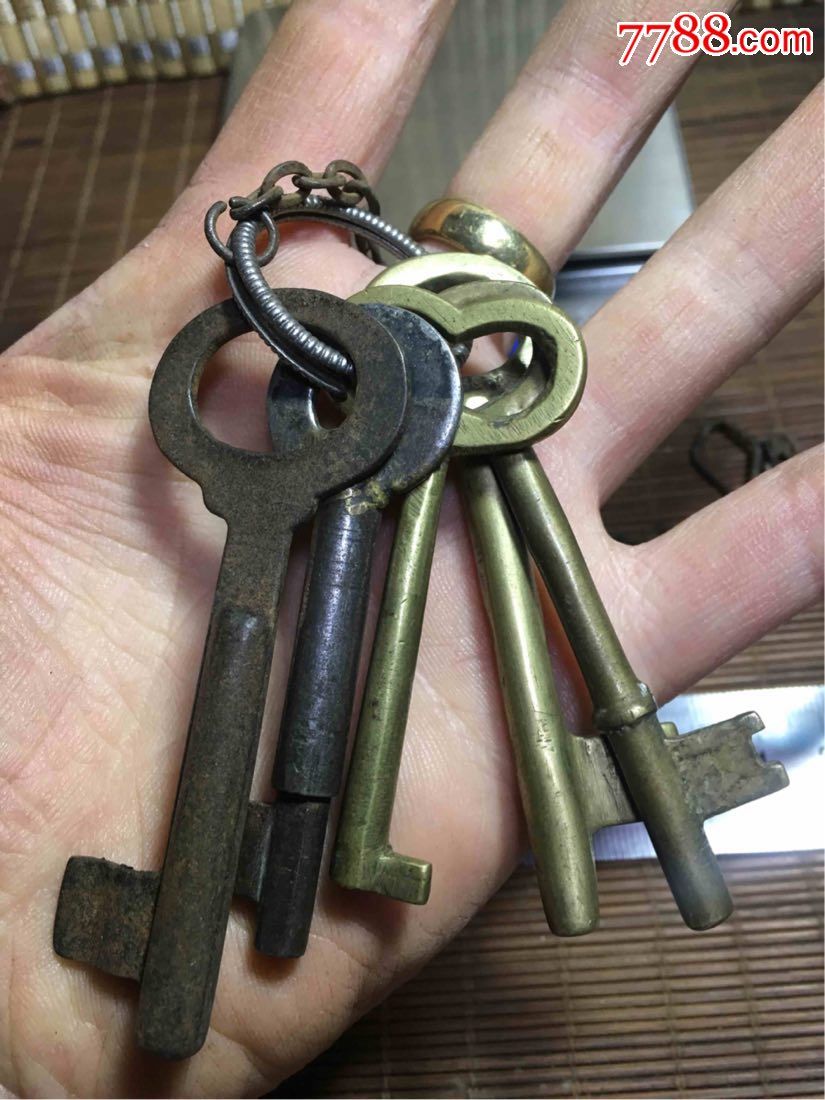 五把老锁钥匙