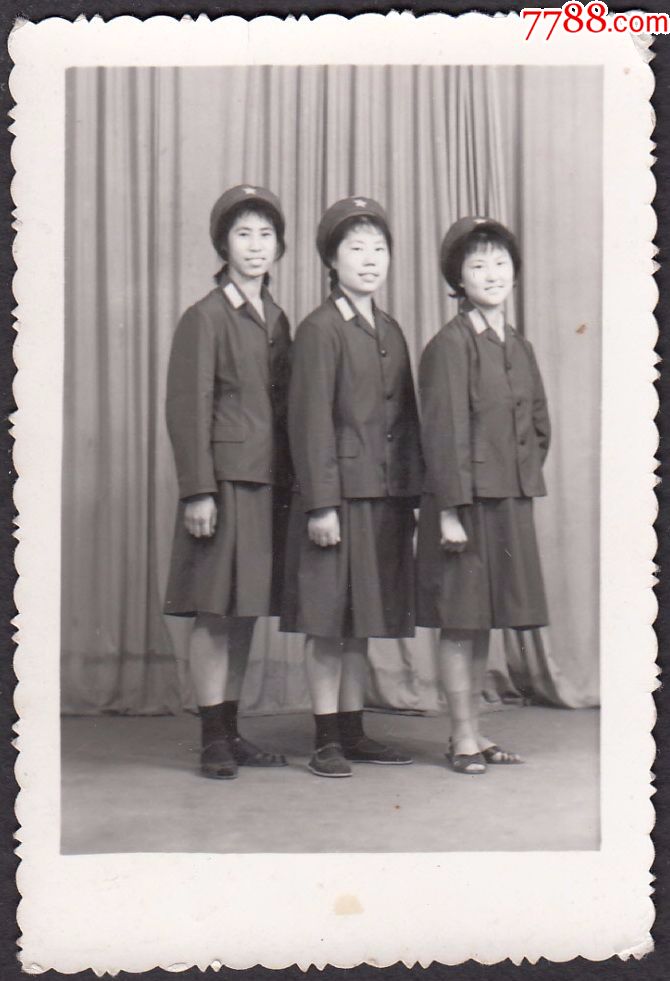 文革女兵合影