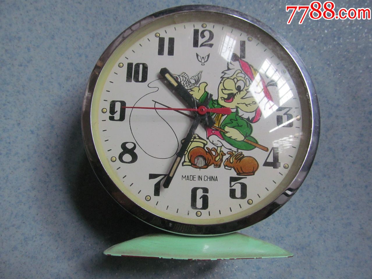 鱼能来回摆动的钓鱼闹钟