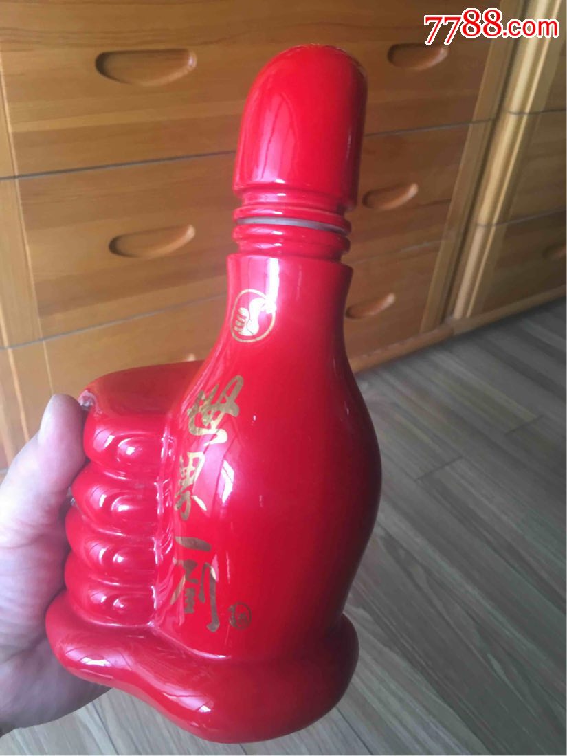 大拇指造型酒瓶