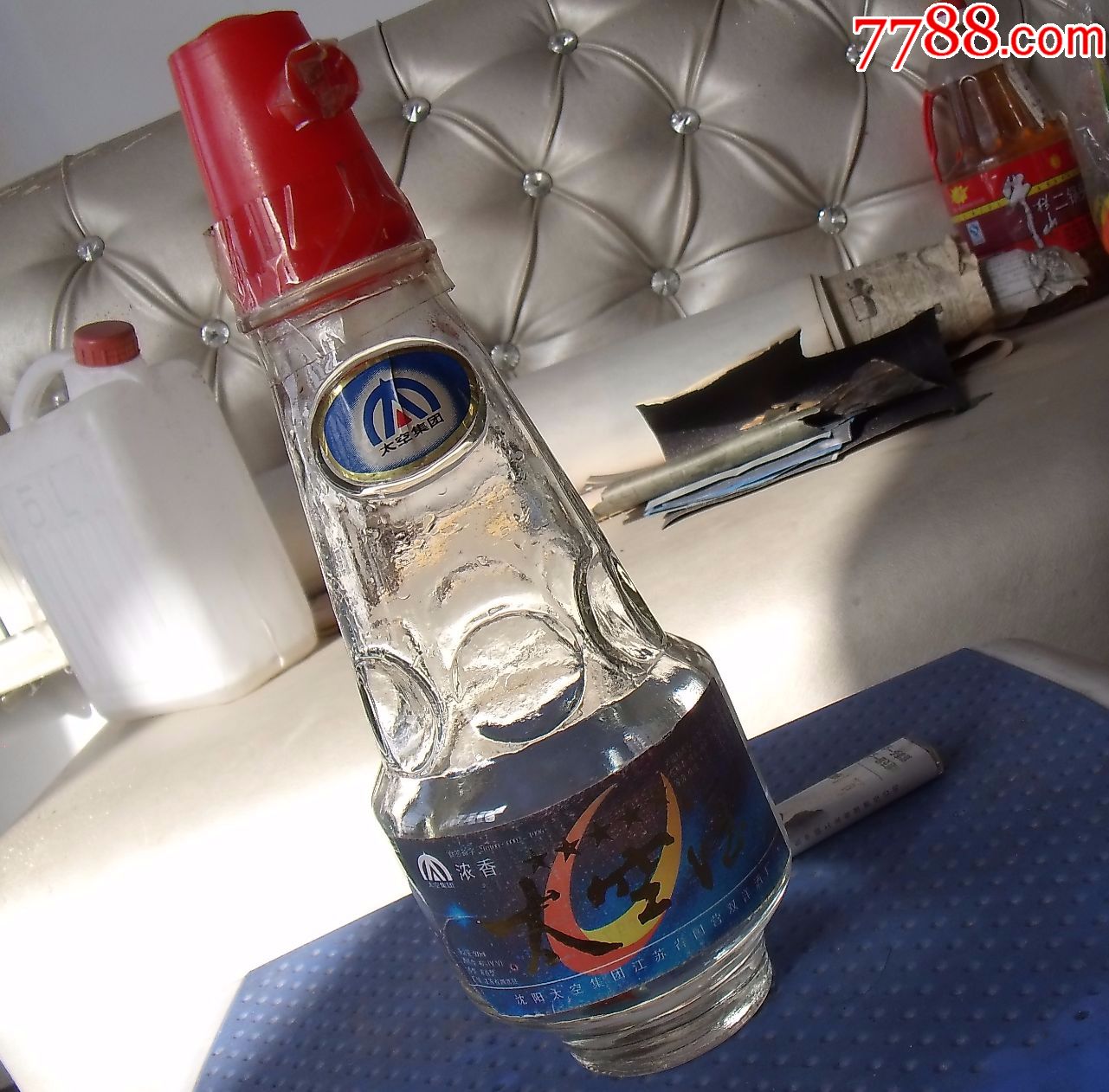 97年太空酒瓶有部分酒太空船形