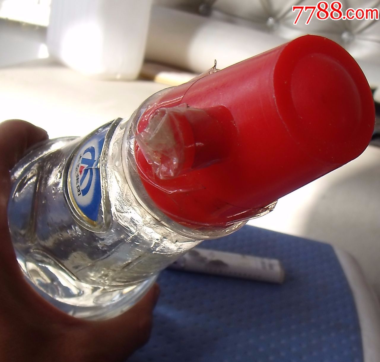 97年太空酒瓶(有部分酒,太空船形)