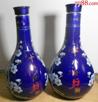 王牌十八酒坊酒瓶一对