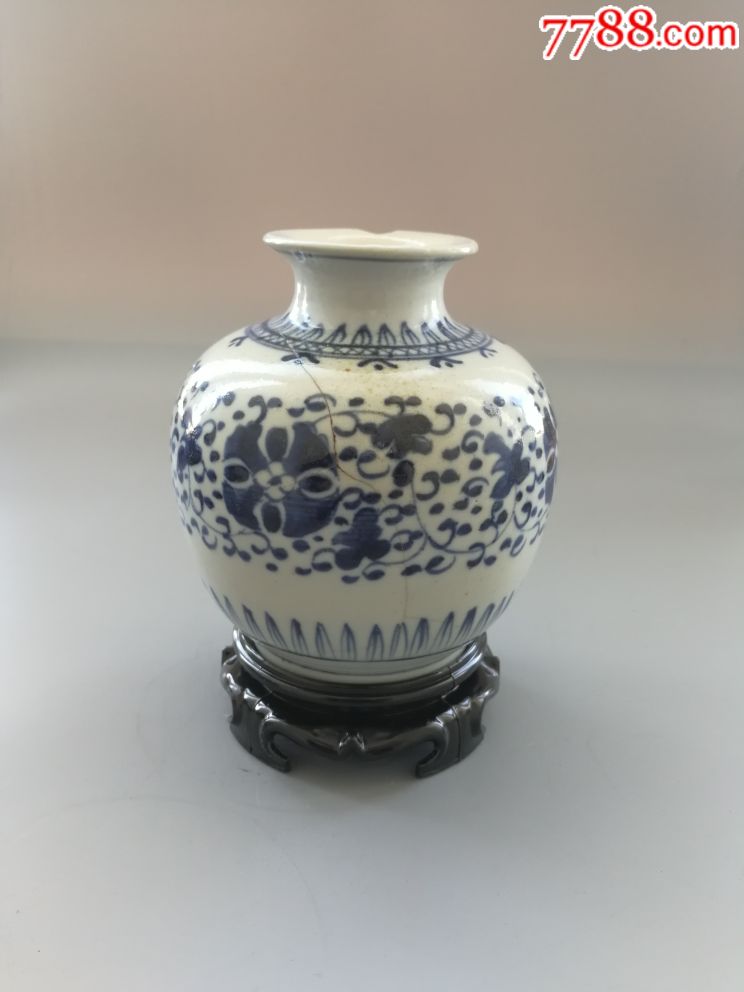 乾隆青花皮球花苹果尊