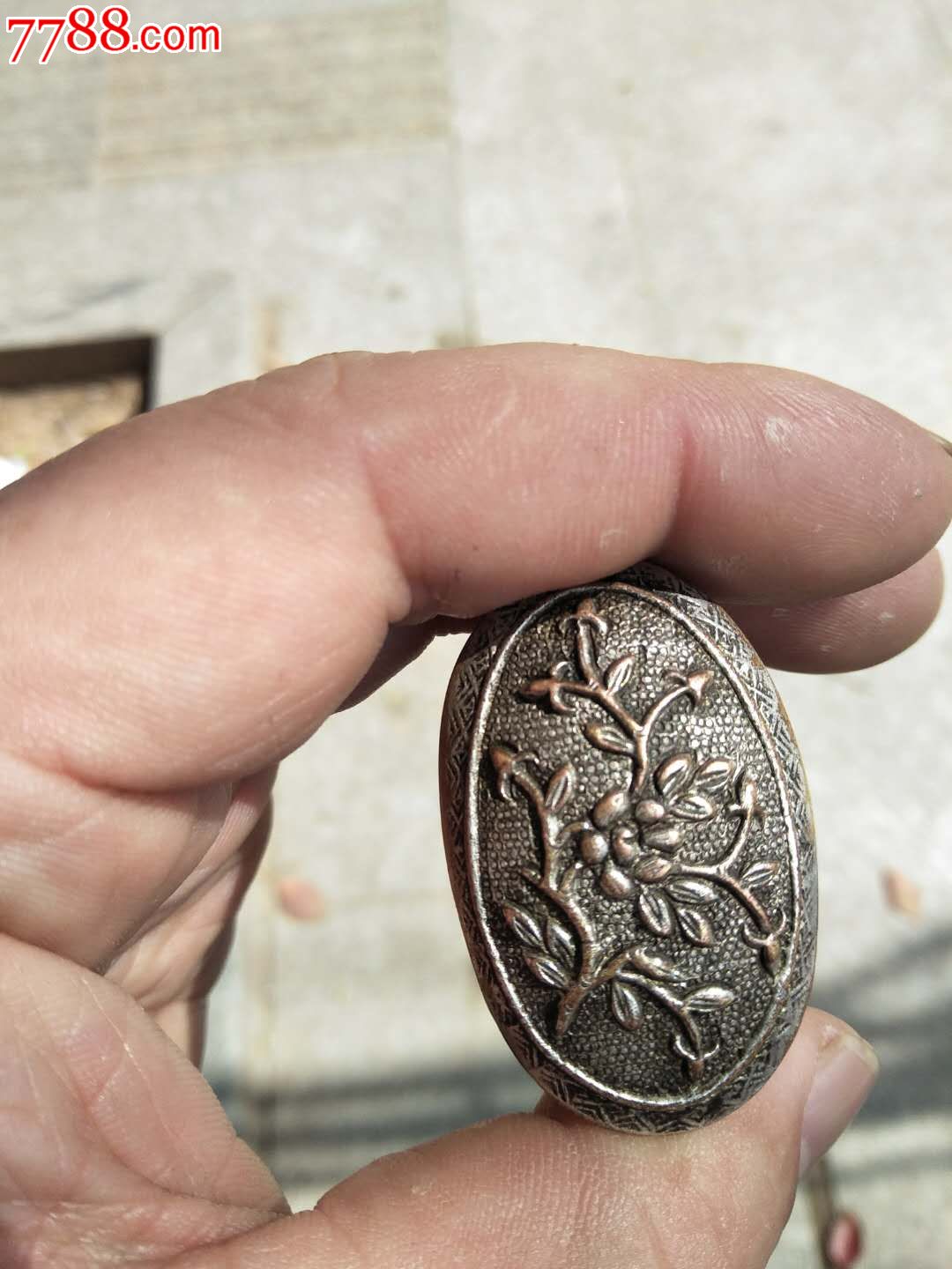 刻画梅兰竹菊精致鎏银小铜盒长39宽24厘米