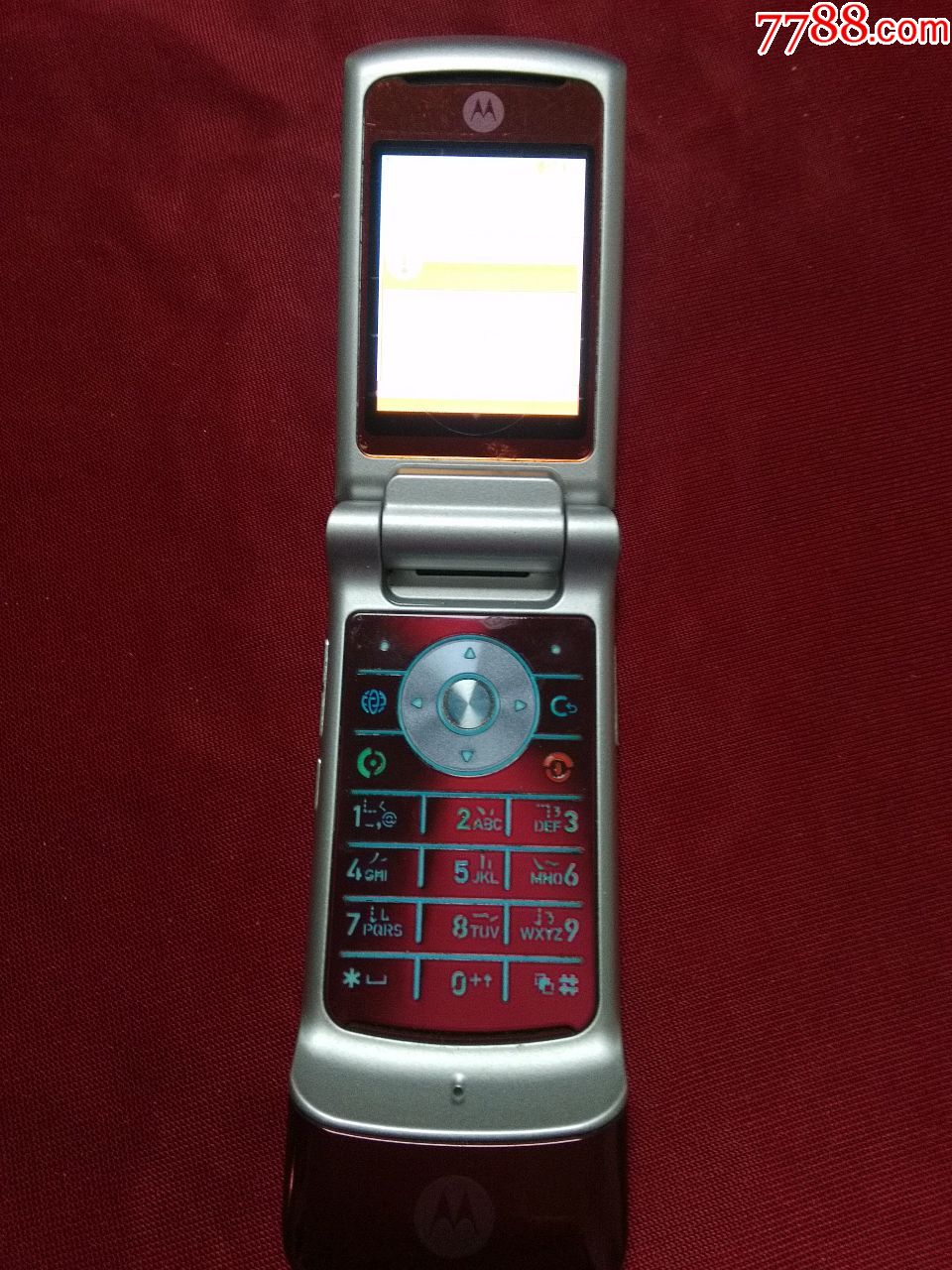 经典摩托罗拉翻盖手机一部