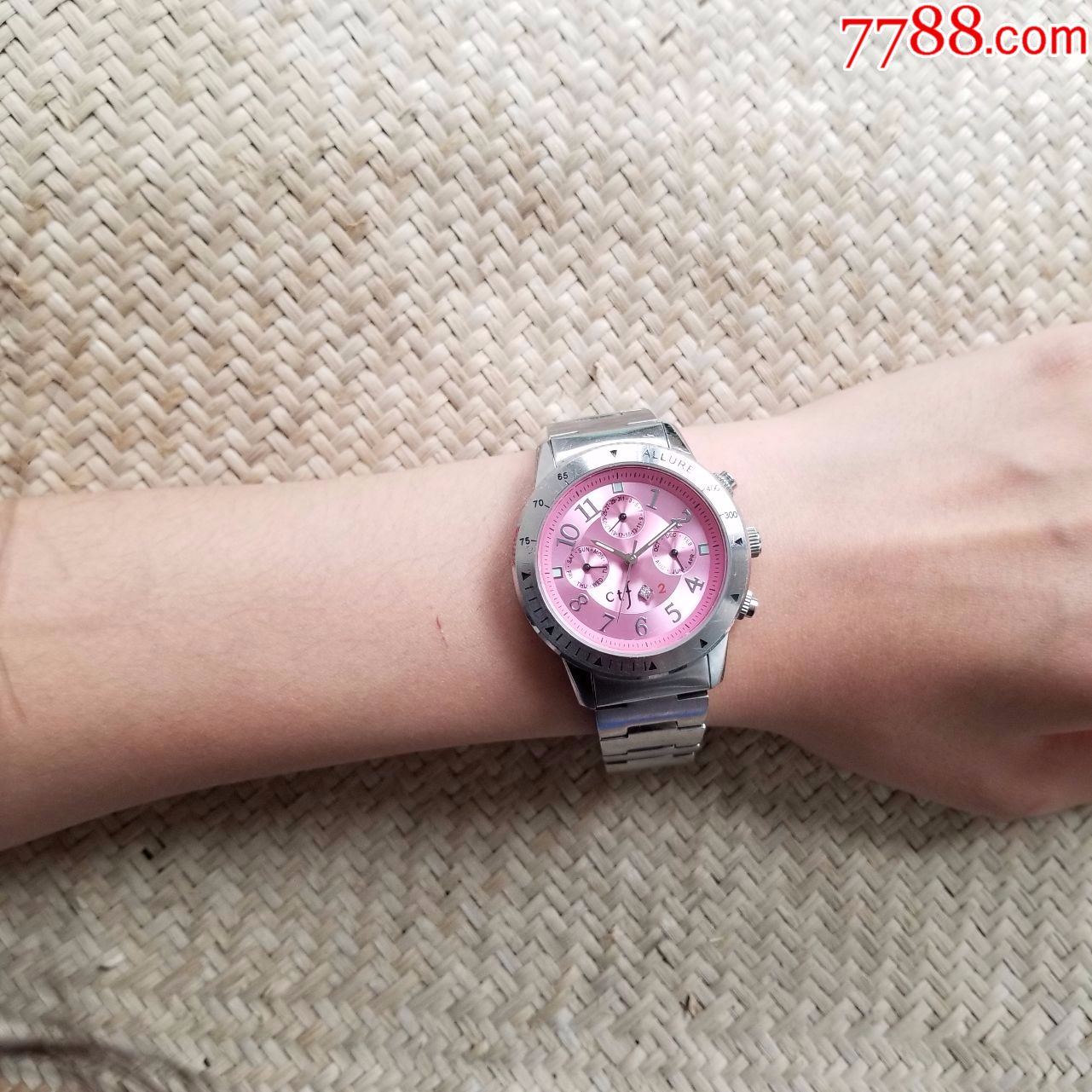 著名奢侈珠宝品牌周大福-vip限量版发售-年青*代系列-石英女表_手 