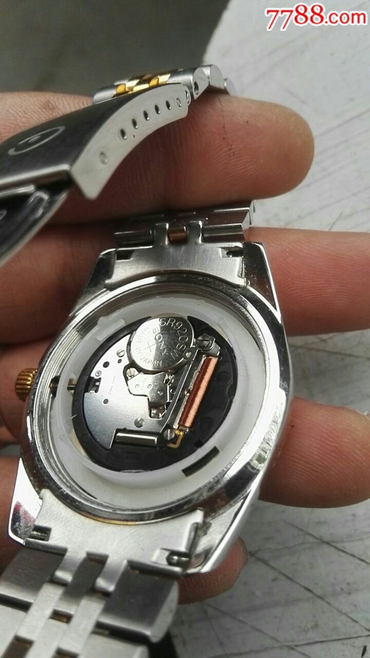 时计流金：赤水钟表店引领腕间新风尚