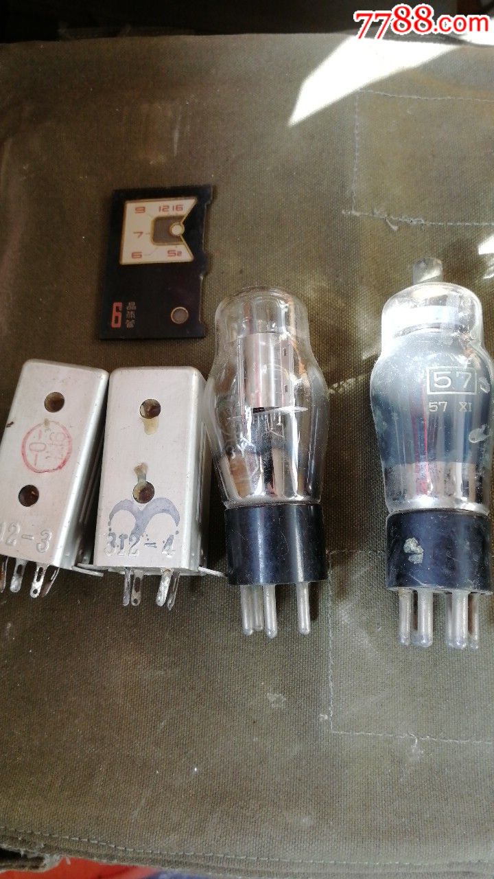 2个日本老电子管,2个电子管中周,1个收音机前脸