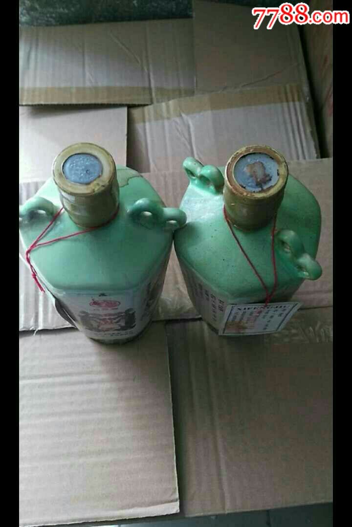 八十年代瓷瓶西凤老酒,一瓶的价钱.
