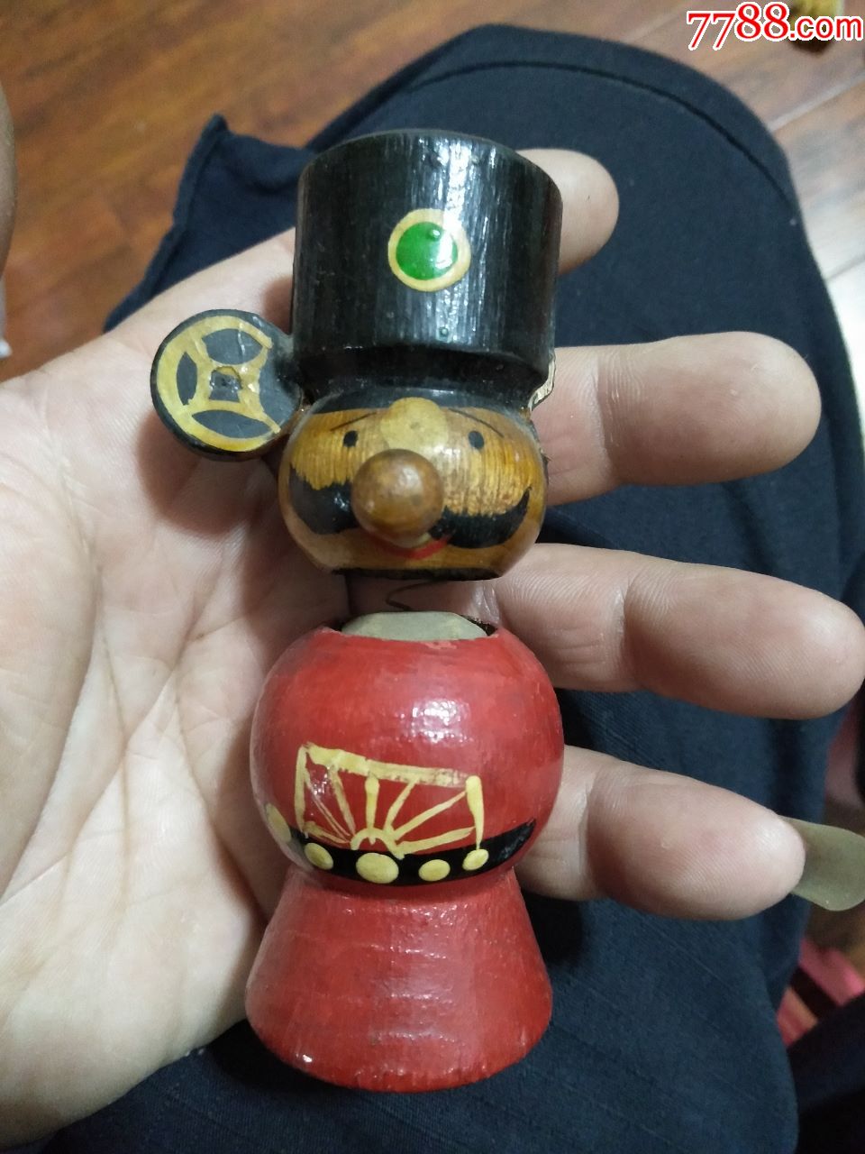 七品芝麻官木玩偶高9厘米缺一帽翅