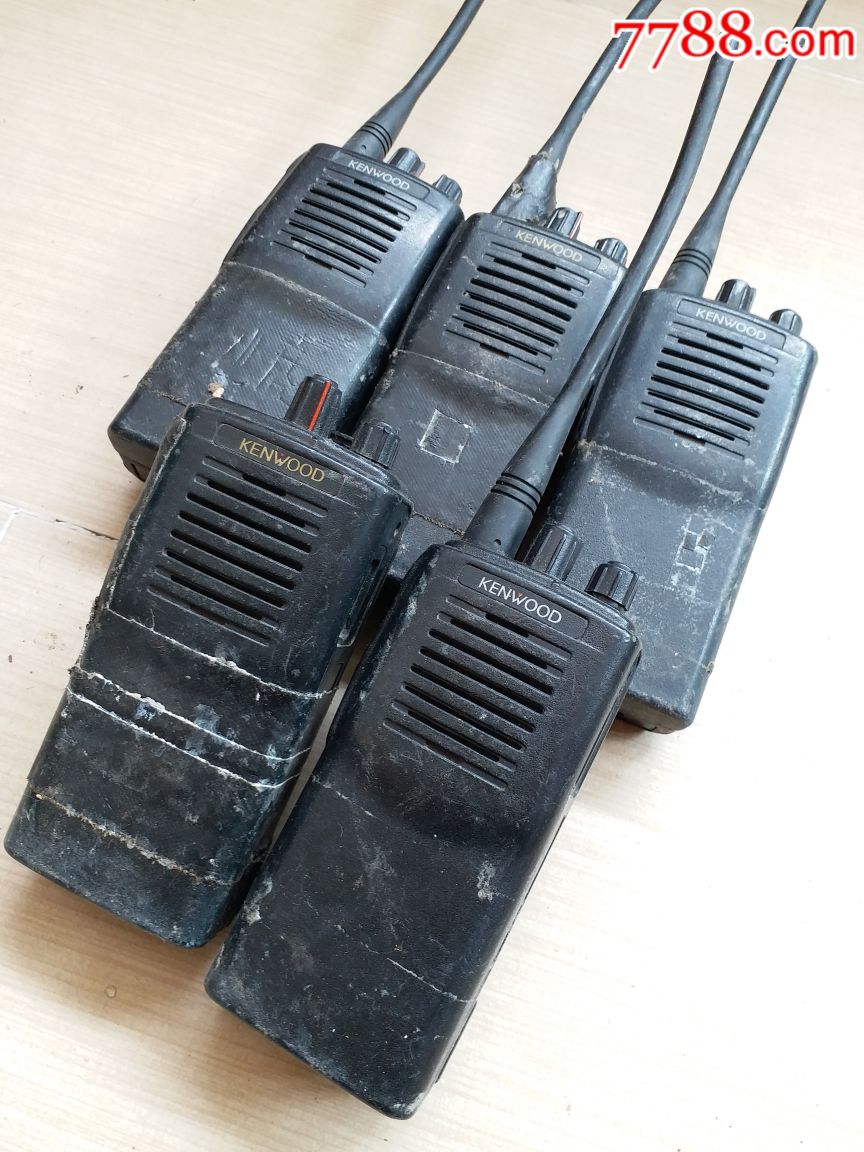 老对讲机无电功能不详就当配件机卖一起