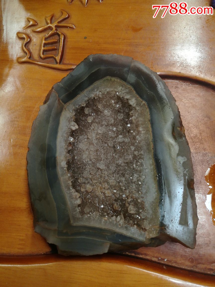 仅此一件天然玛瑙原石巴掌水晶洞