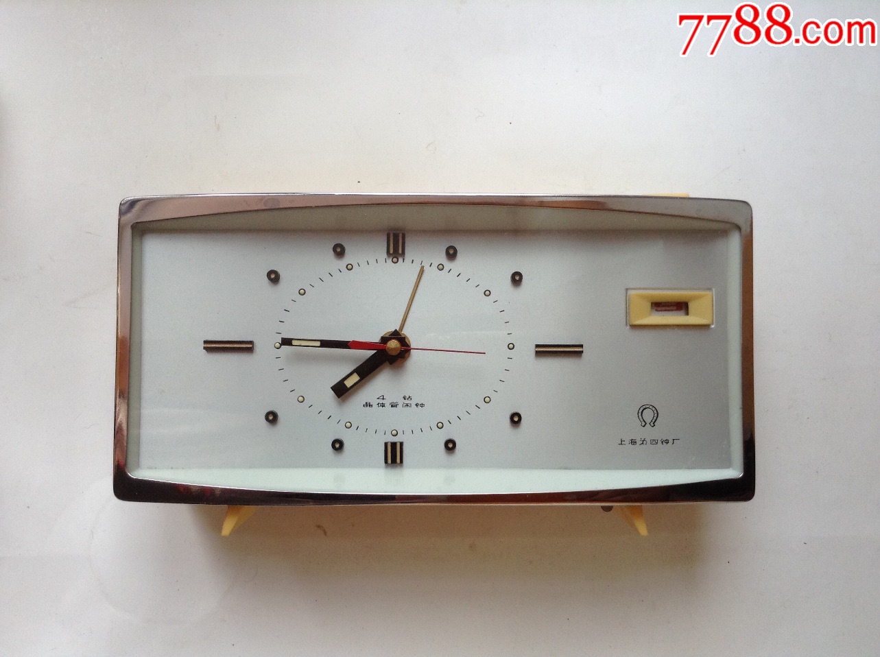 四钻晶体管电池闹钟