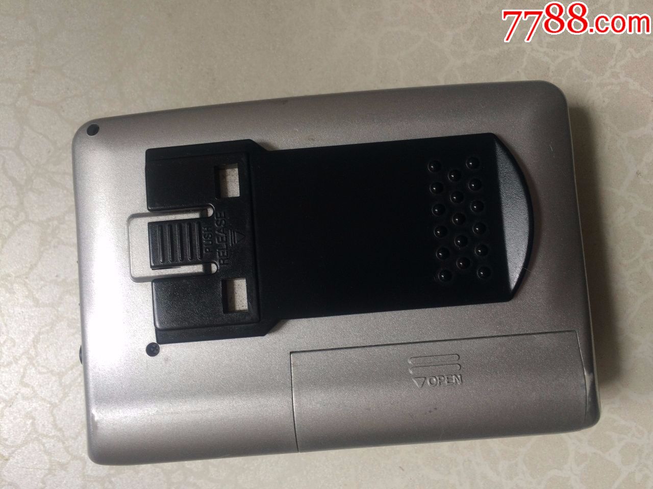 一台aiwa/爱华px290磁带随身听单放机