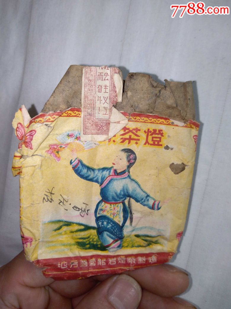 地方国营龙岩烟厂制造的"采茶灯"牌香烟立体烟标