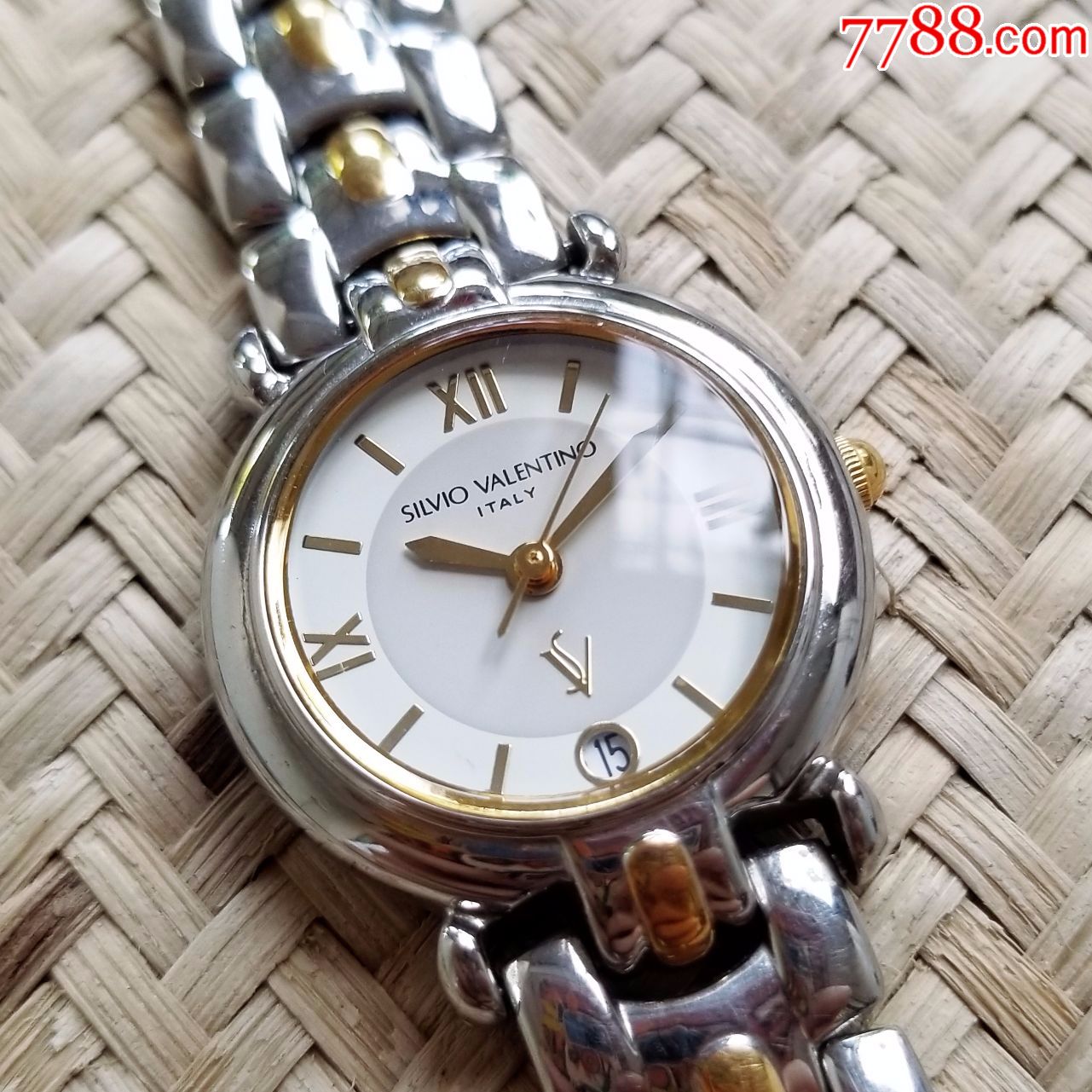 独特表耳设计!】意大利高级时装品牌-华伦天奴-石英女表