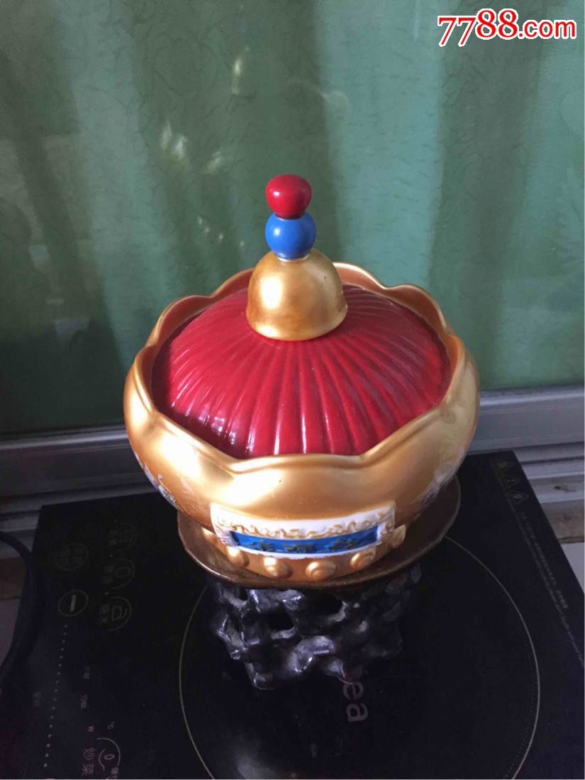 八十年代,康雍乾,清代官帽四龙,金色老酒瓶