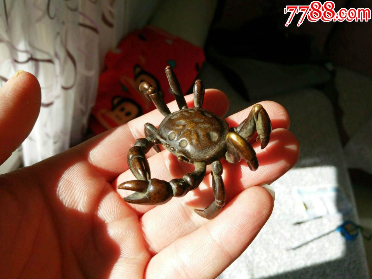 一件不错的东西,回流的一只铜螃蟹,包浆地道.做工精美.看图