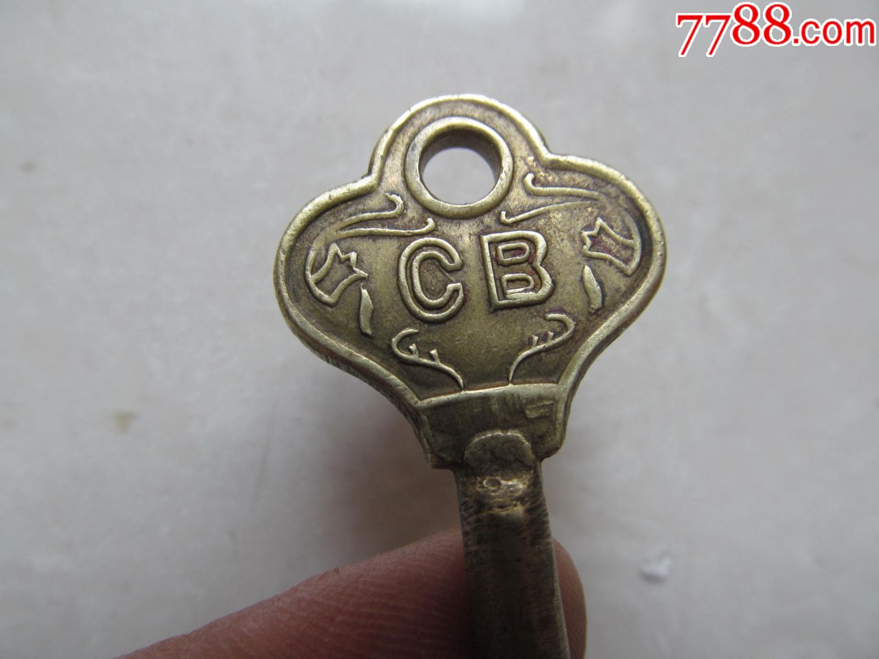老铜钥匙,上写有中国船用的拼音,有铁锚,另一