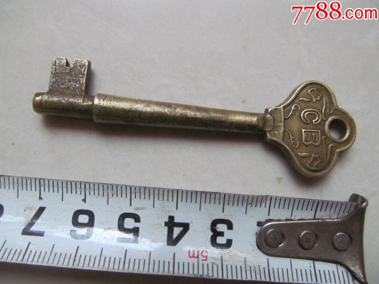 老铜钥匙,上写有中国船用的拼音,有铁锚,另一