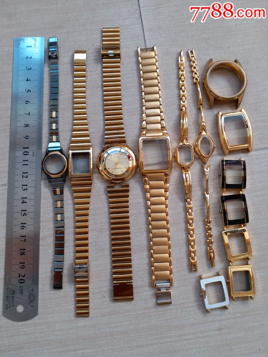 一堆表配件一起拍