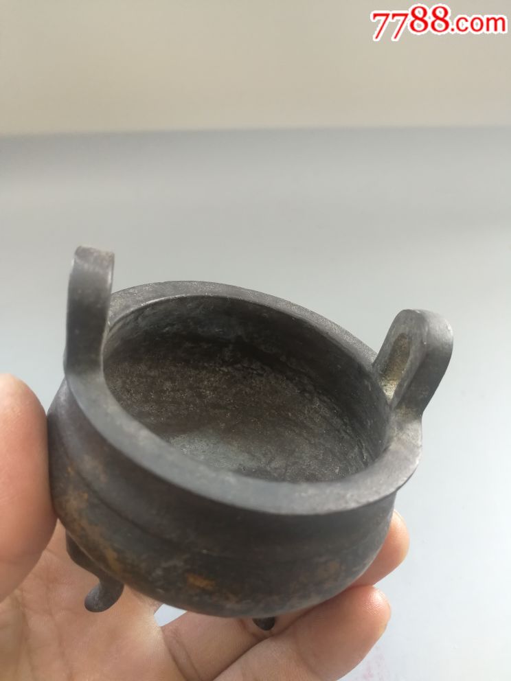 旋纹铜琴炉