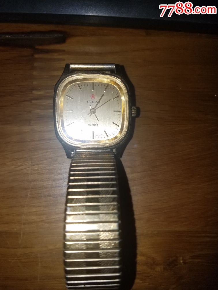 少见80年代泰山牌第代石英表