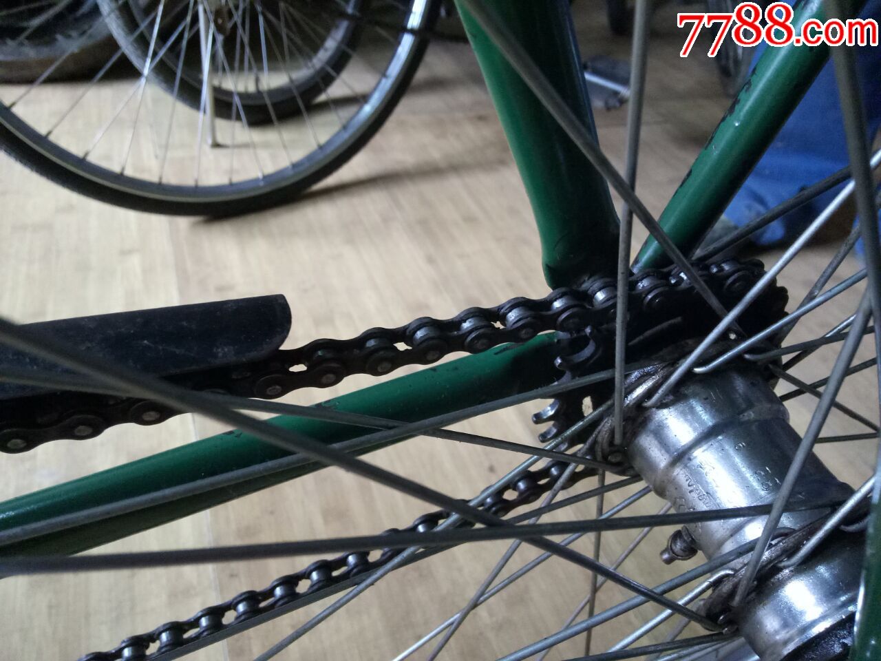 28型绿色的孔雀牌自行车