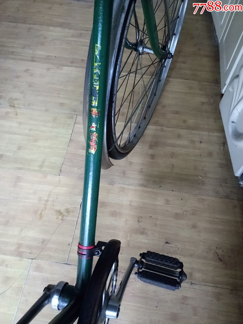 28型绿色的孔雀牌自行车