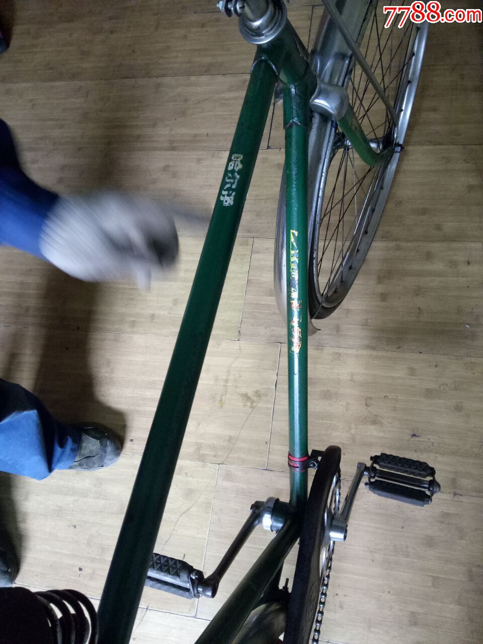 28型绿色的孔雀牌自行车