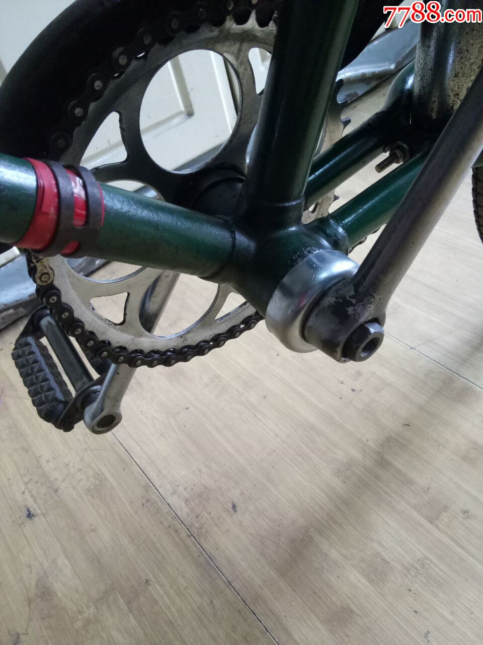 28型绿色的孔雀牌自行车