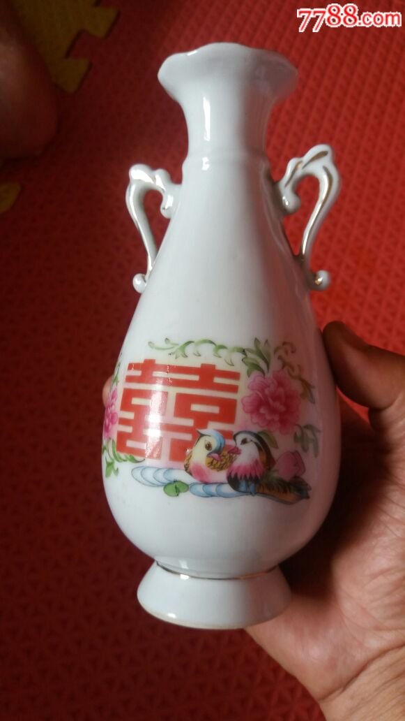 七十年代末浙江岱山葡萄酒瓶(双喜字鸳鸯戏水牡丹图)