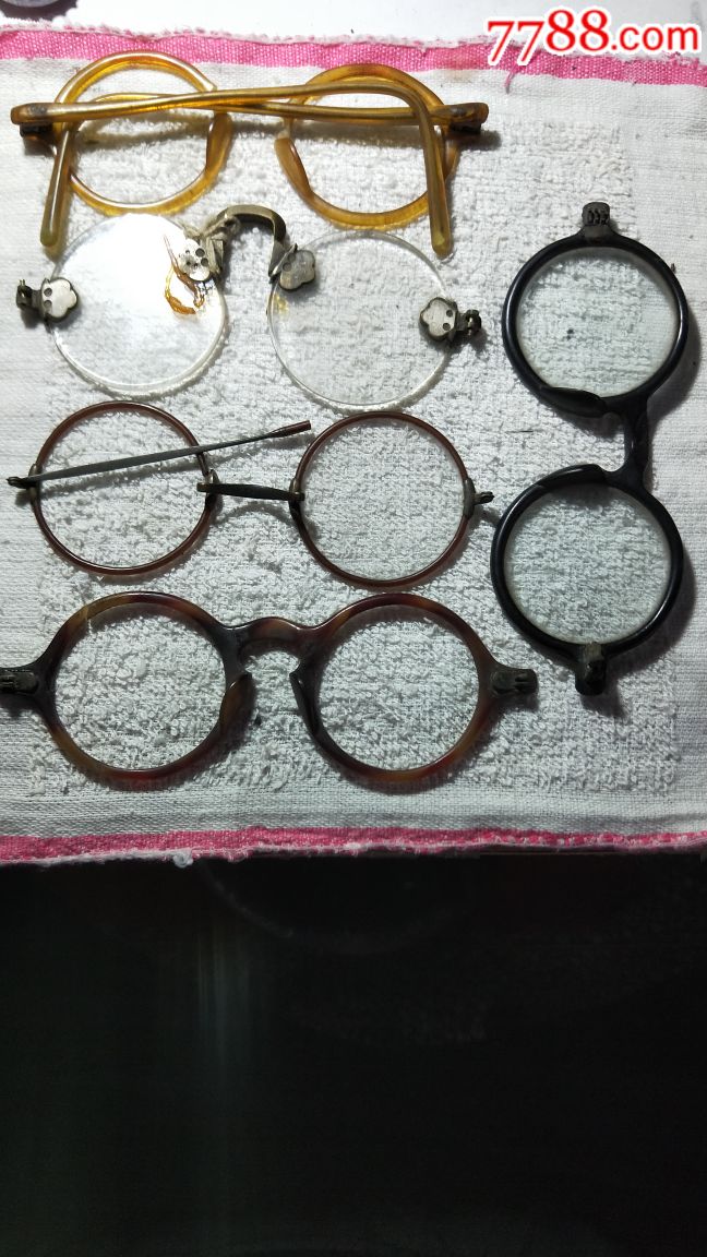 眼镜配件一堆