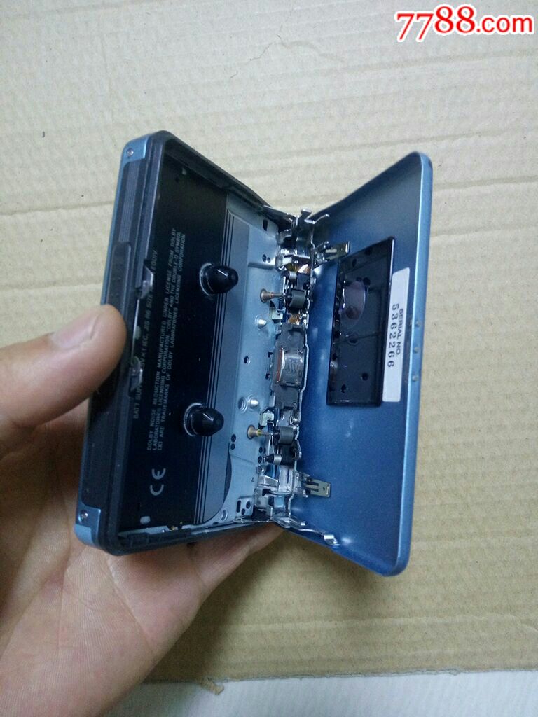 sonywm-ex610超薄随身听一台,裸机无其他任何附件!
