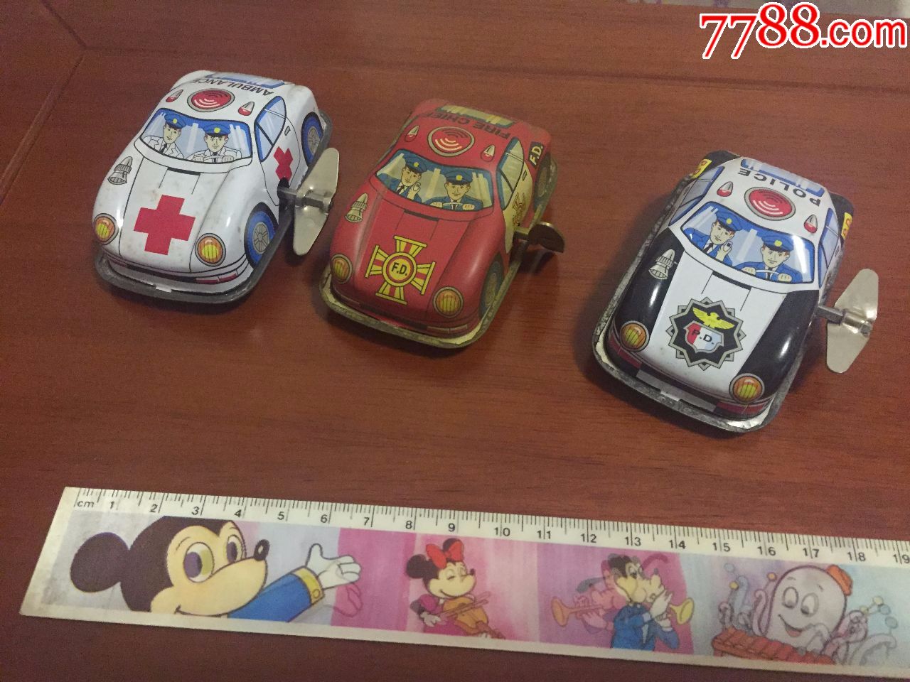 铁皮发条小汽车3款