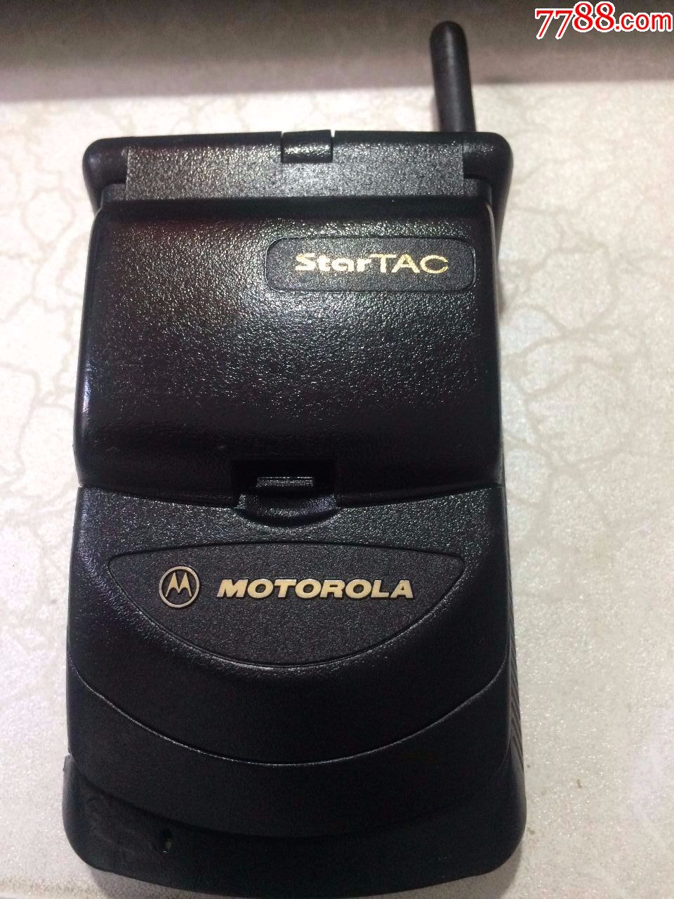 一台经典黑色收藏摩托罗拉掌上翻盖手机(3天拍)