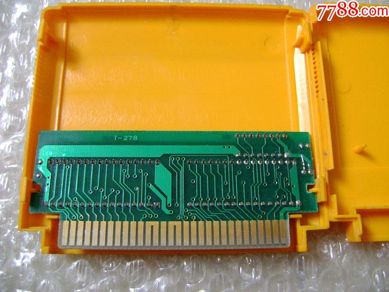 小霸王fc游戏机游戏卡带,早期半集成游戏卡,松鼠大战2等,3合一,实物图