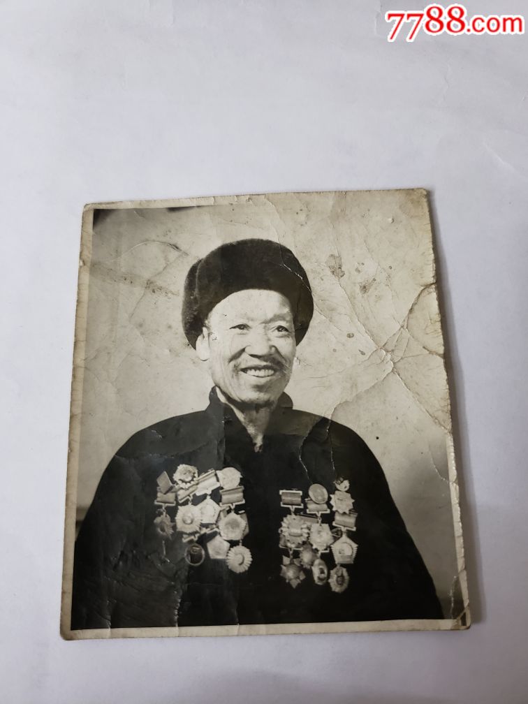 老英雄(勋章满身)