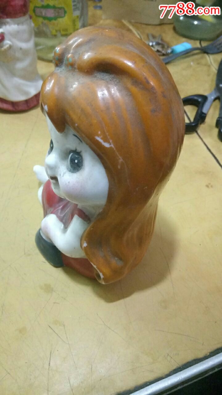 中国制造款瓷娃娃一个