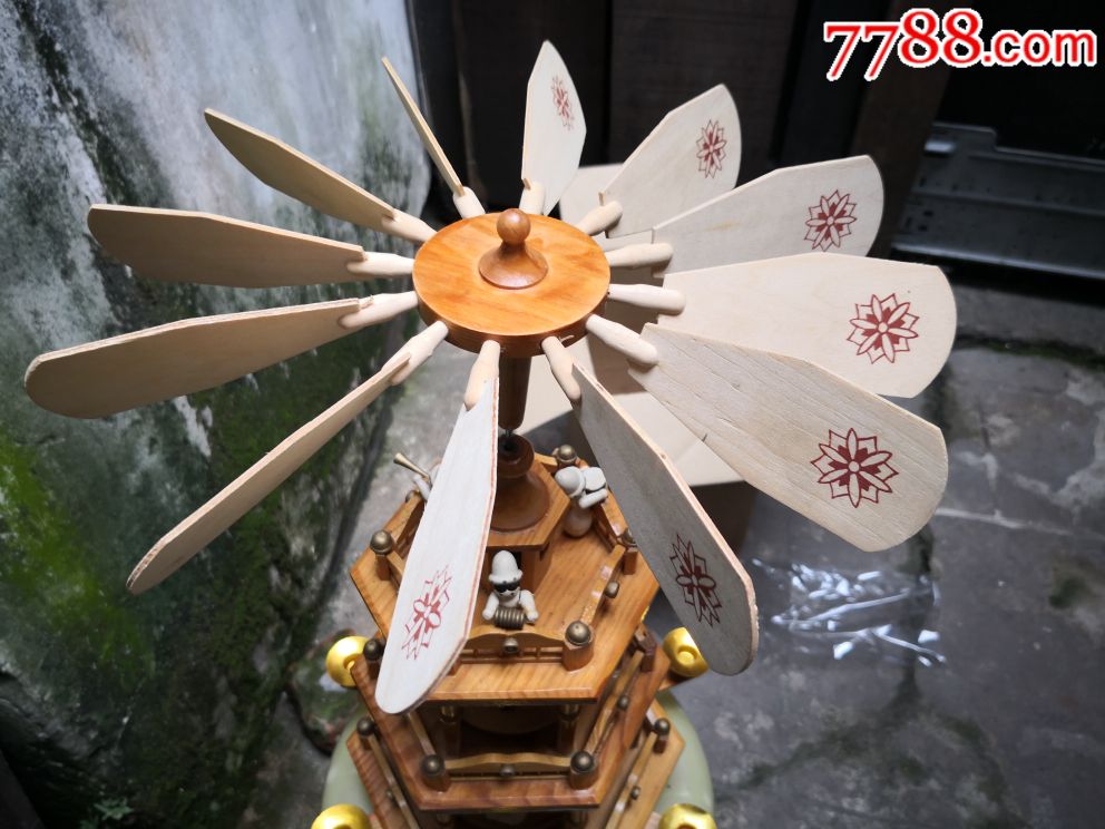 木制(带大量木偶小人)大风车:完整,可以正常转动,高47/直径20cm左右