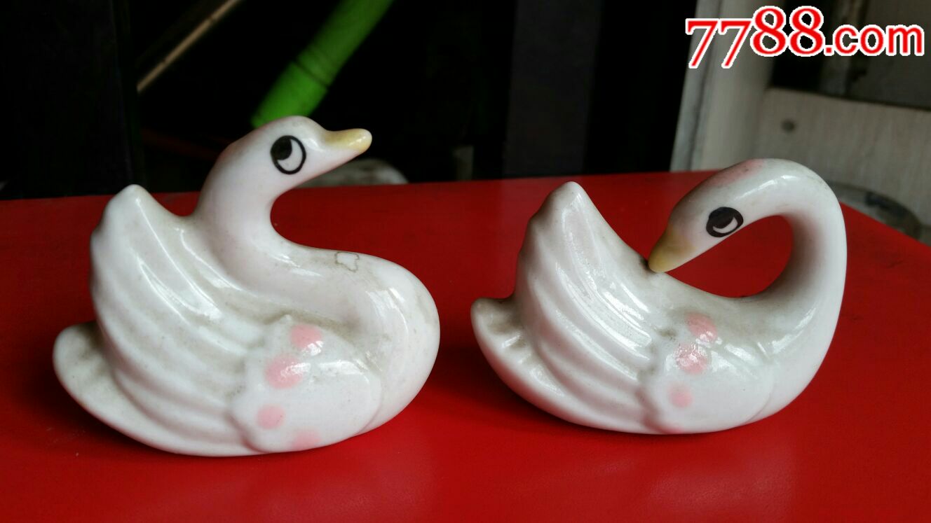 小瓷鹅一对