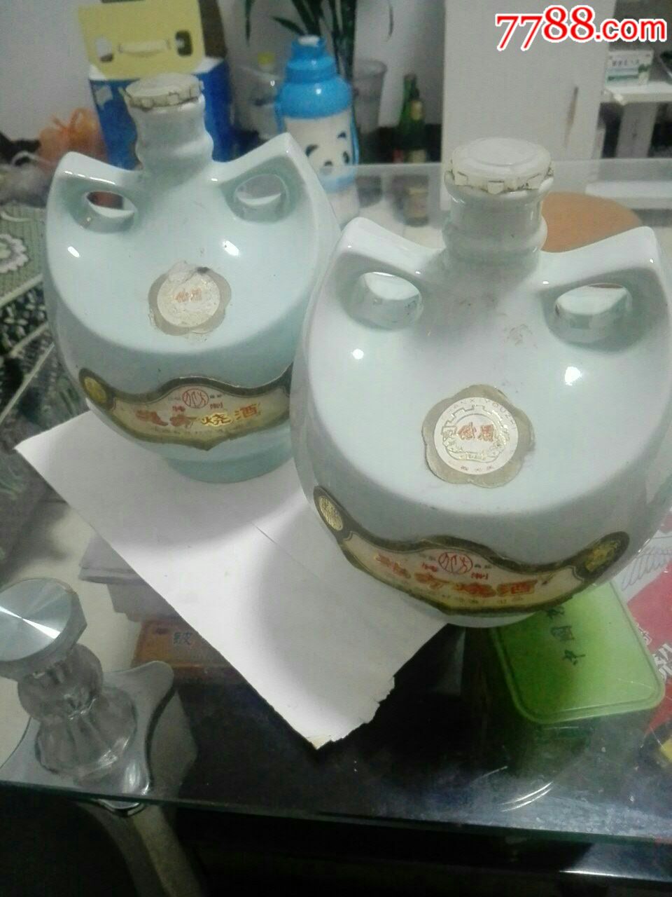 两个八十年代二斤装的特制北方烧酒瓶